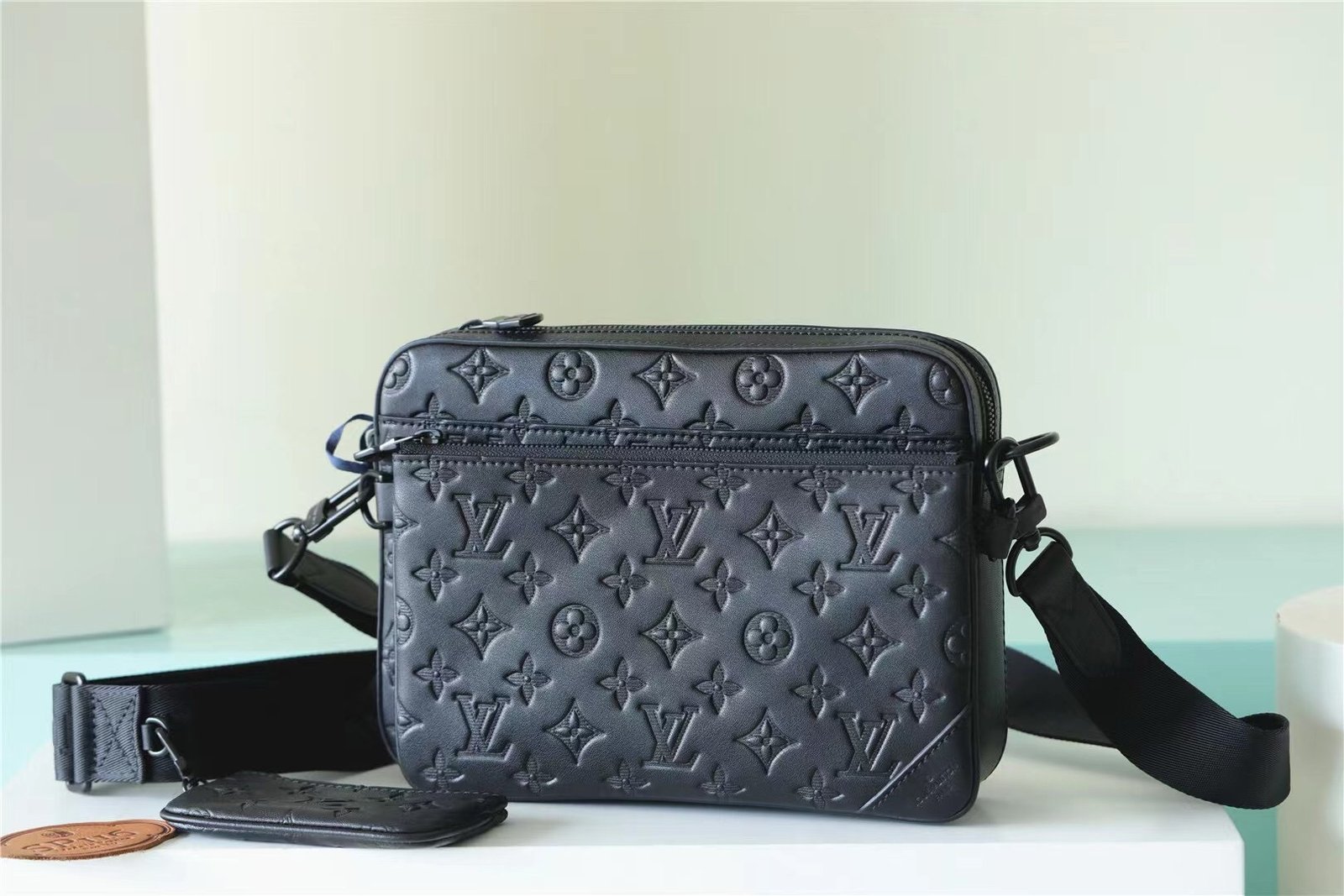 Louis Vuitton Trio Messenger Bag Shadow Leather Black - Afbeelding 2