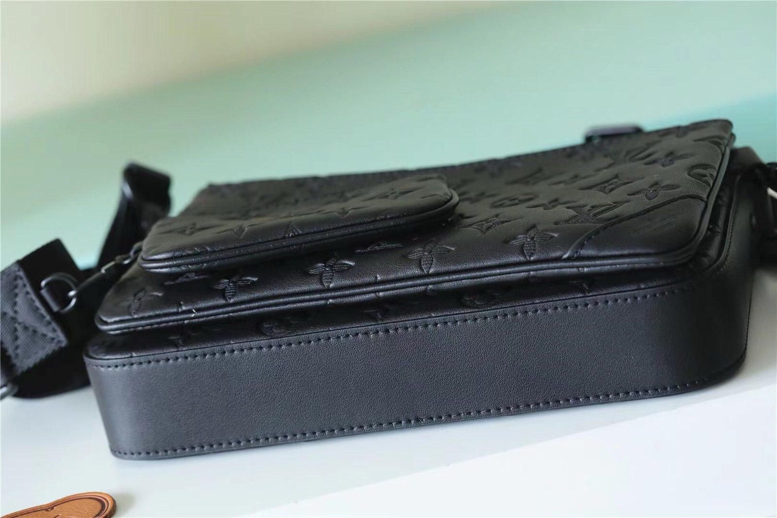 Louis Vuitton Trio Messenger Bag Shadow Leather Black - Afbeelding 3