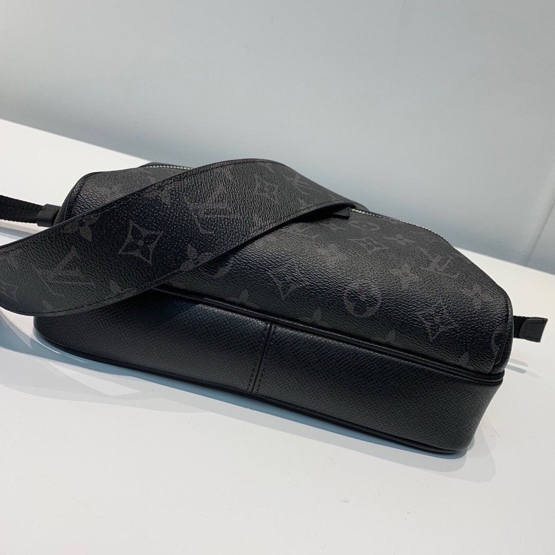 Louis Vuitton Taigarama Monogram Outdoor Messenger Bag Black - Afbeelding 7