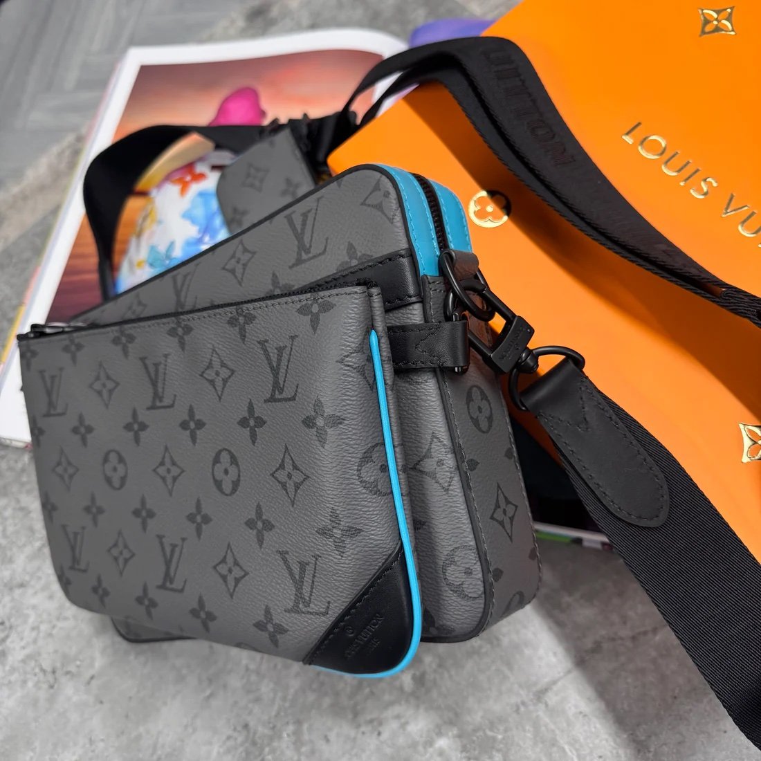Louis Vuitton Trio Messenger Bag Grey Blue - Afbeelding 3