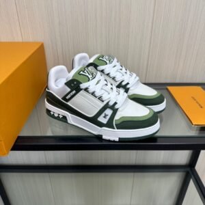 Alternative view of Louis Vuitton Trainer Green Suede