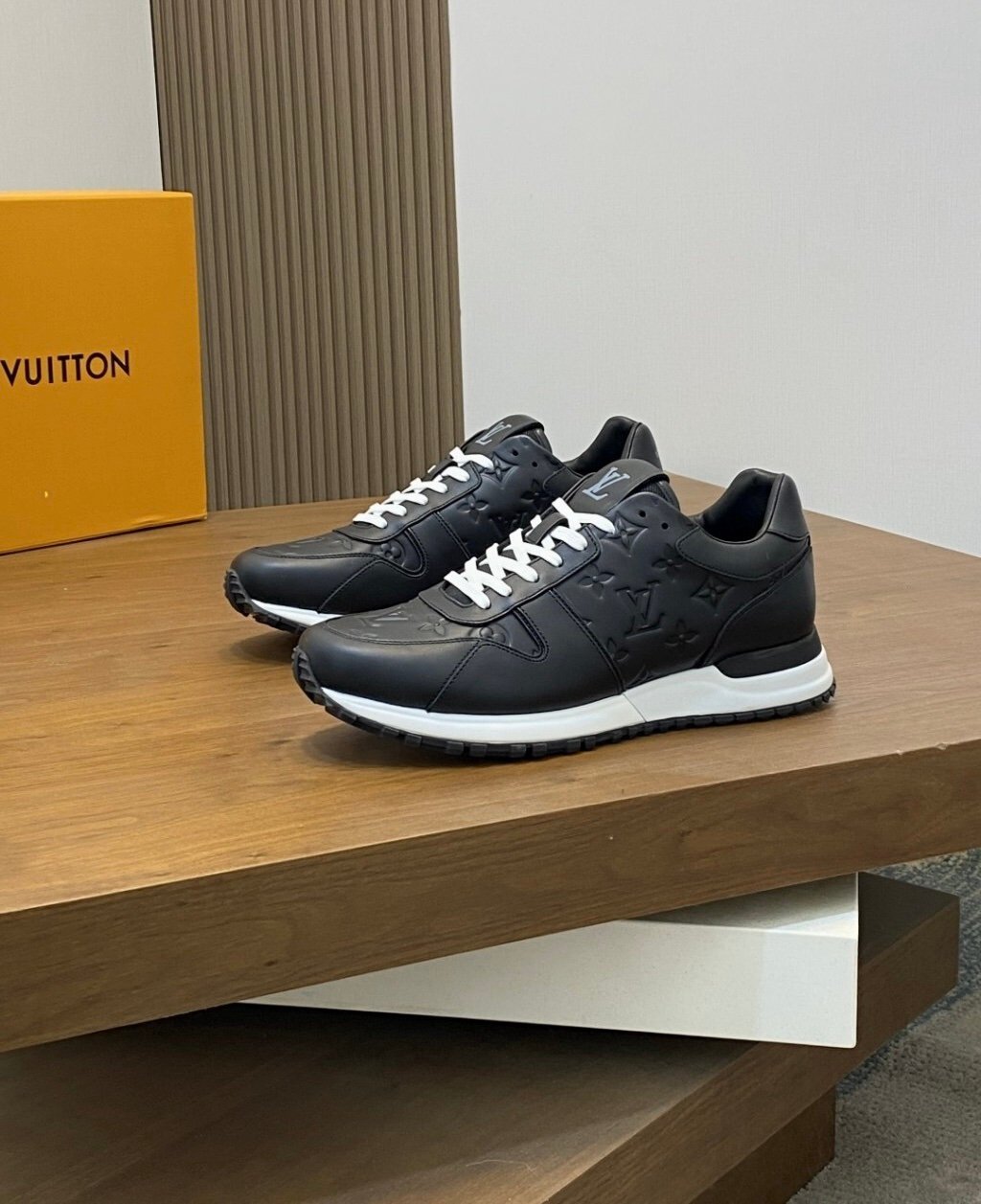 Louis Vuitton Run Away Black/White - Afbeelding 2