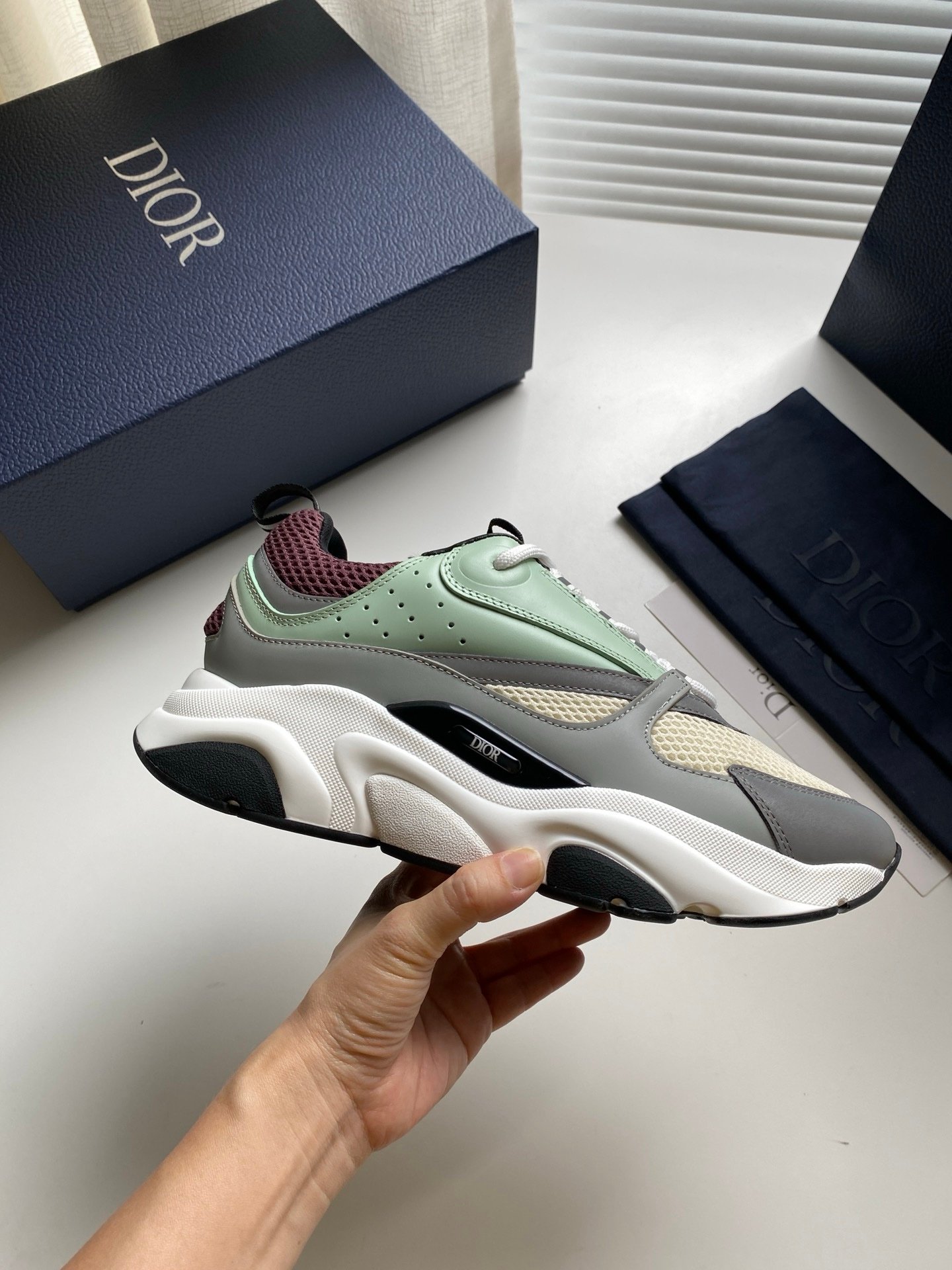 Dior B22 Cream Lavender - Afbeelding 3