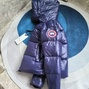 Alternative view of Canada Goose Crofton Puffer Navy