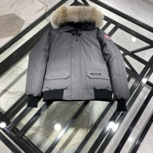 Alternative view of Canada Goose Chilliwack Bomber Jacket Grijs