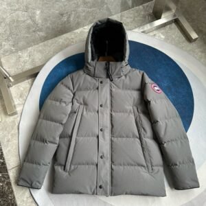 Alternative view of Canada Goose Wyndham Parka Graphite