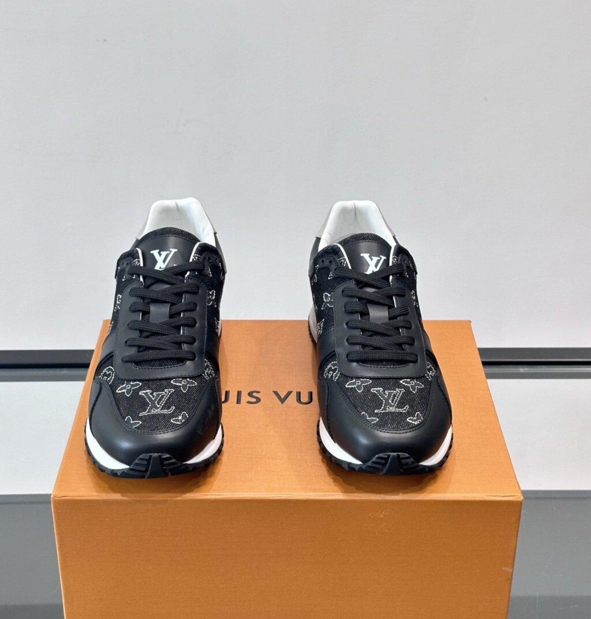 Louis Vuitton Run Away Sneaker Black-White - Afbeelding 3