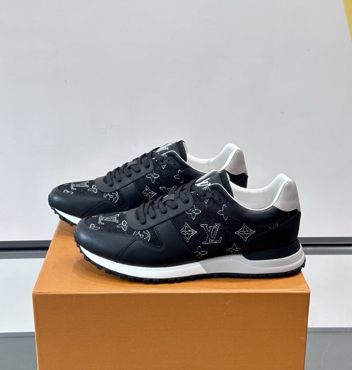 Louis Vuitton Run Away Sneaker Black-White - Afbeelding 4