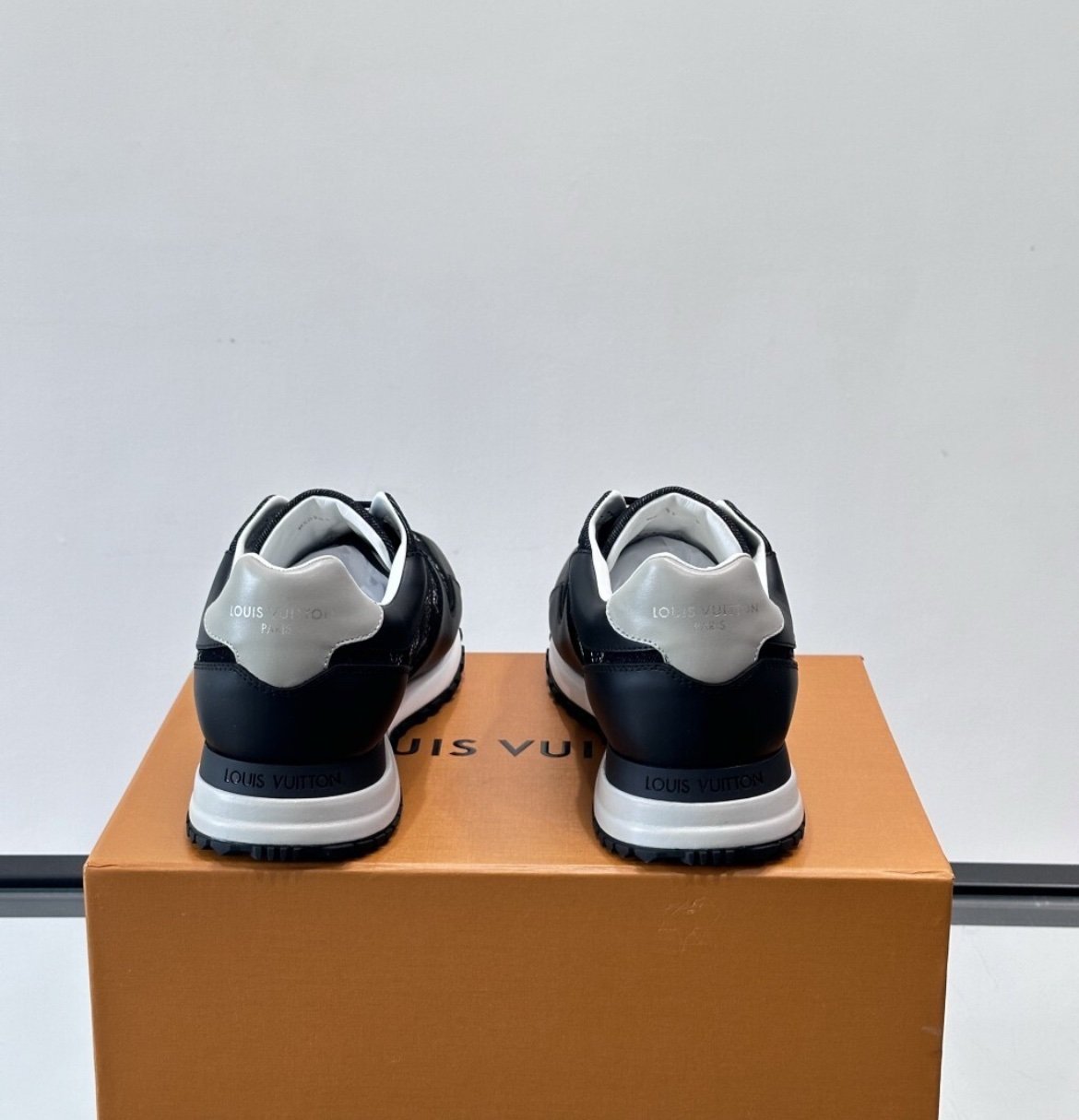 Louis Vuitton Run Away Sneaker Black-White - Afbeelding 6