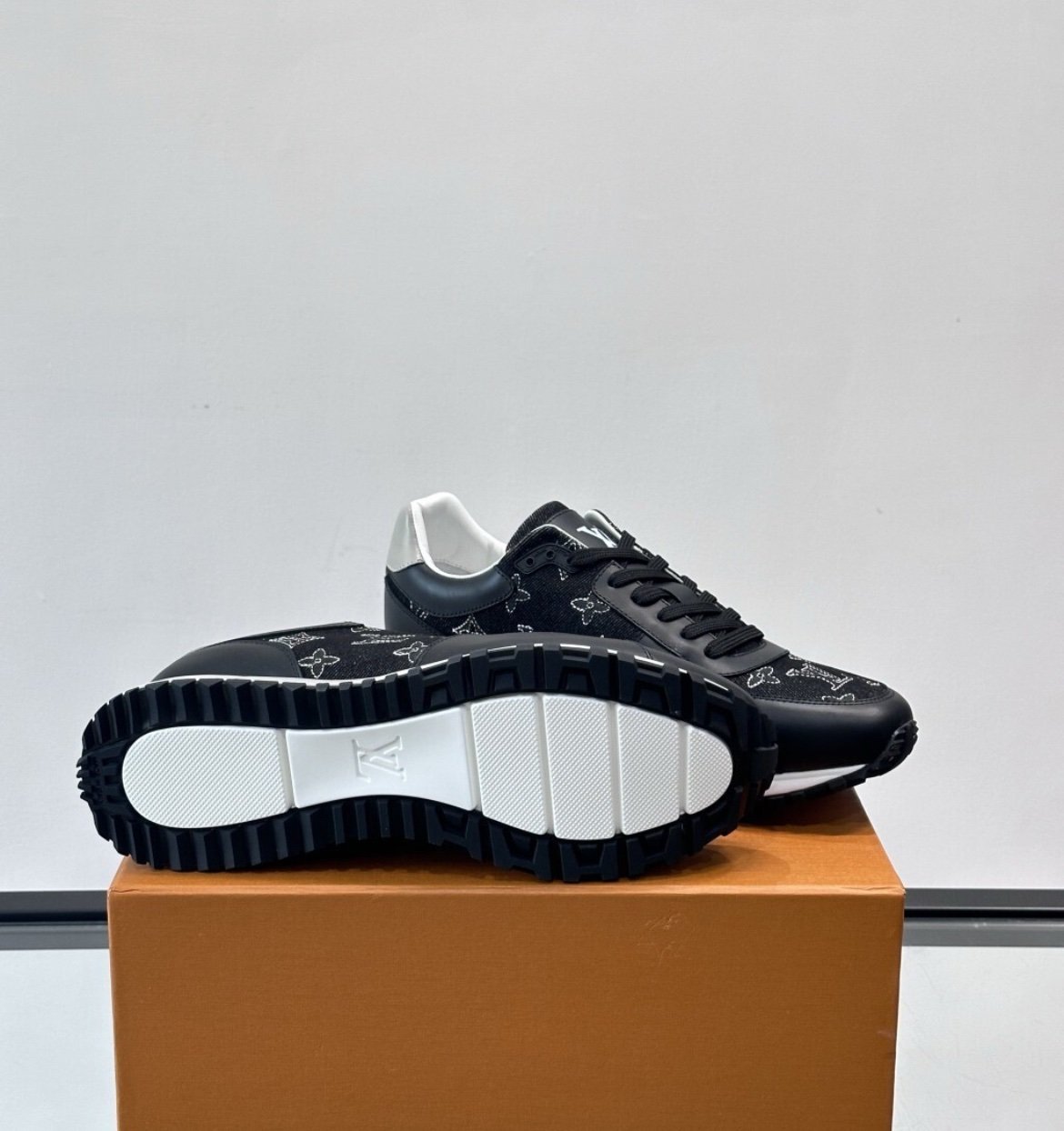 Louis Vuitton Run Away Sneaker Black-White - Afbeelding 7