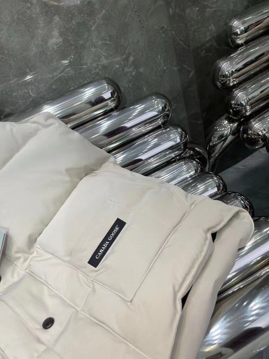 Canada Goose Freestyle Down Bodywarmer In White - Afbeelding 8