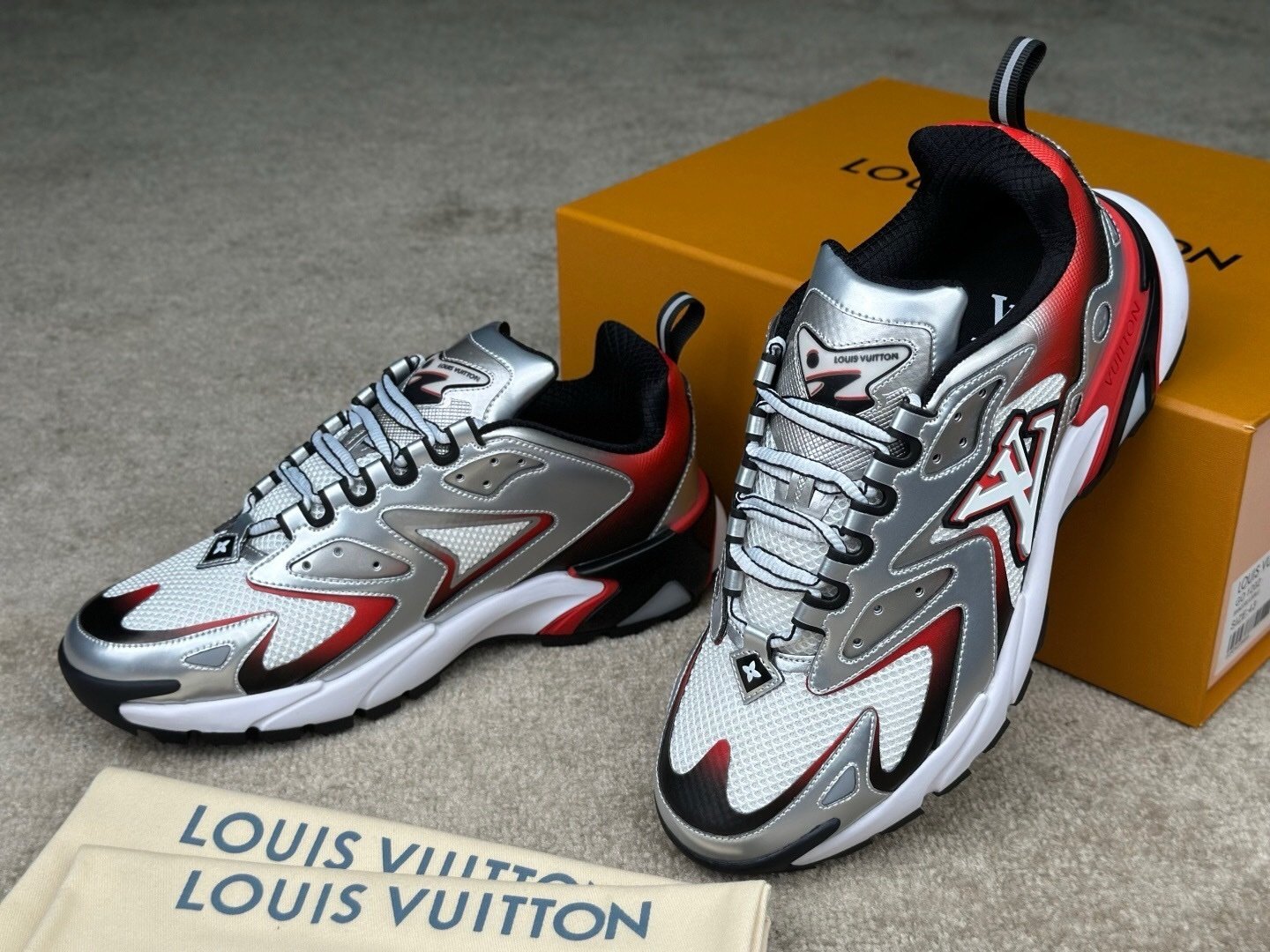 Louis Vuitton Runner Tatic Silver Red - Afbeelding 4