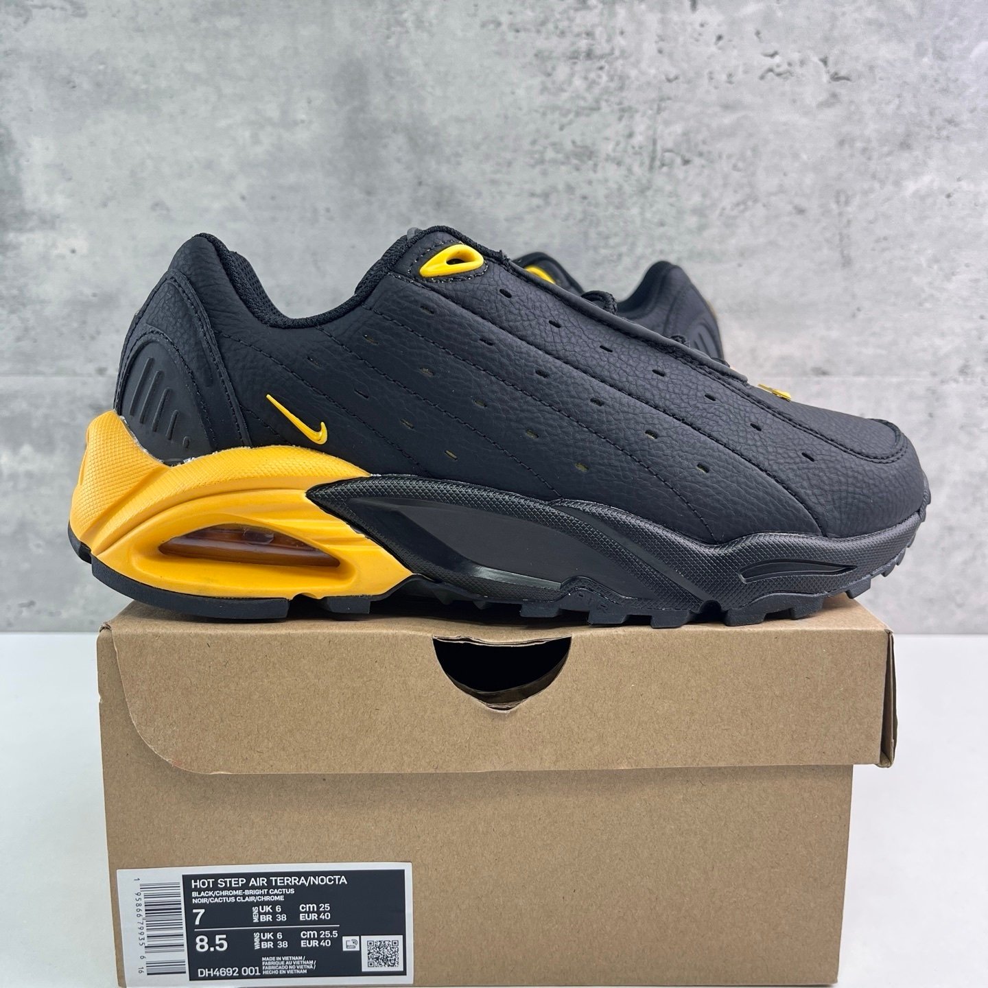 Nocta x Nike Hot Step Air Terra Black University Gold - Afbeelding 2