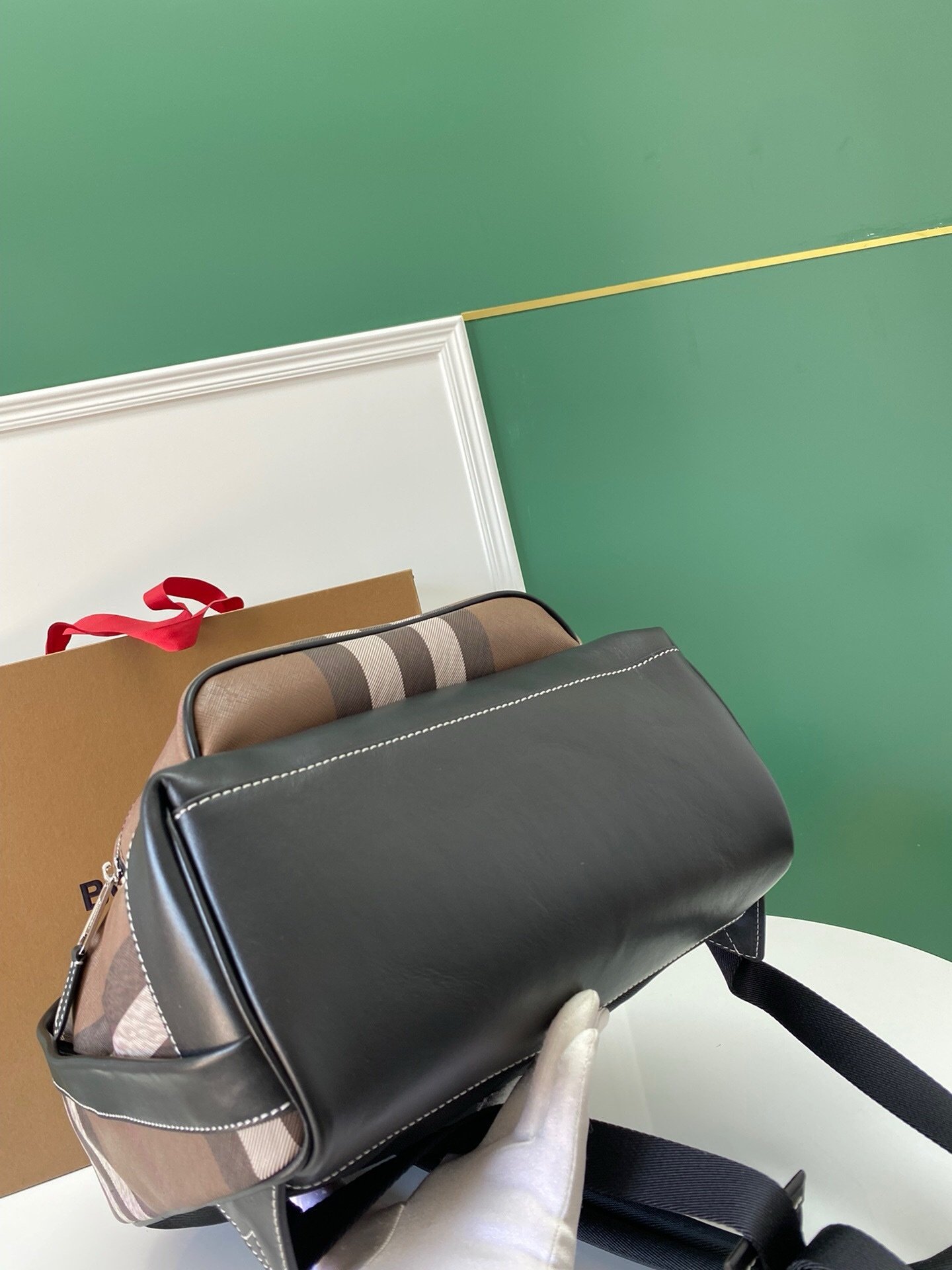 Louis Vuitton Christopher
Monogram Eclipse Reverse PM Gray Backpack - Afbeelding 7