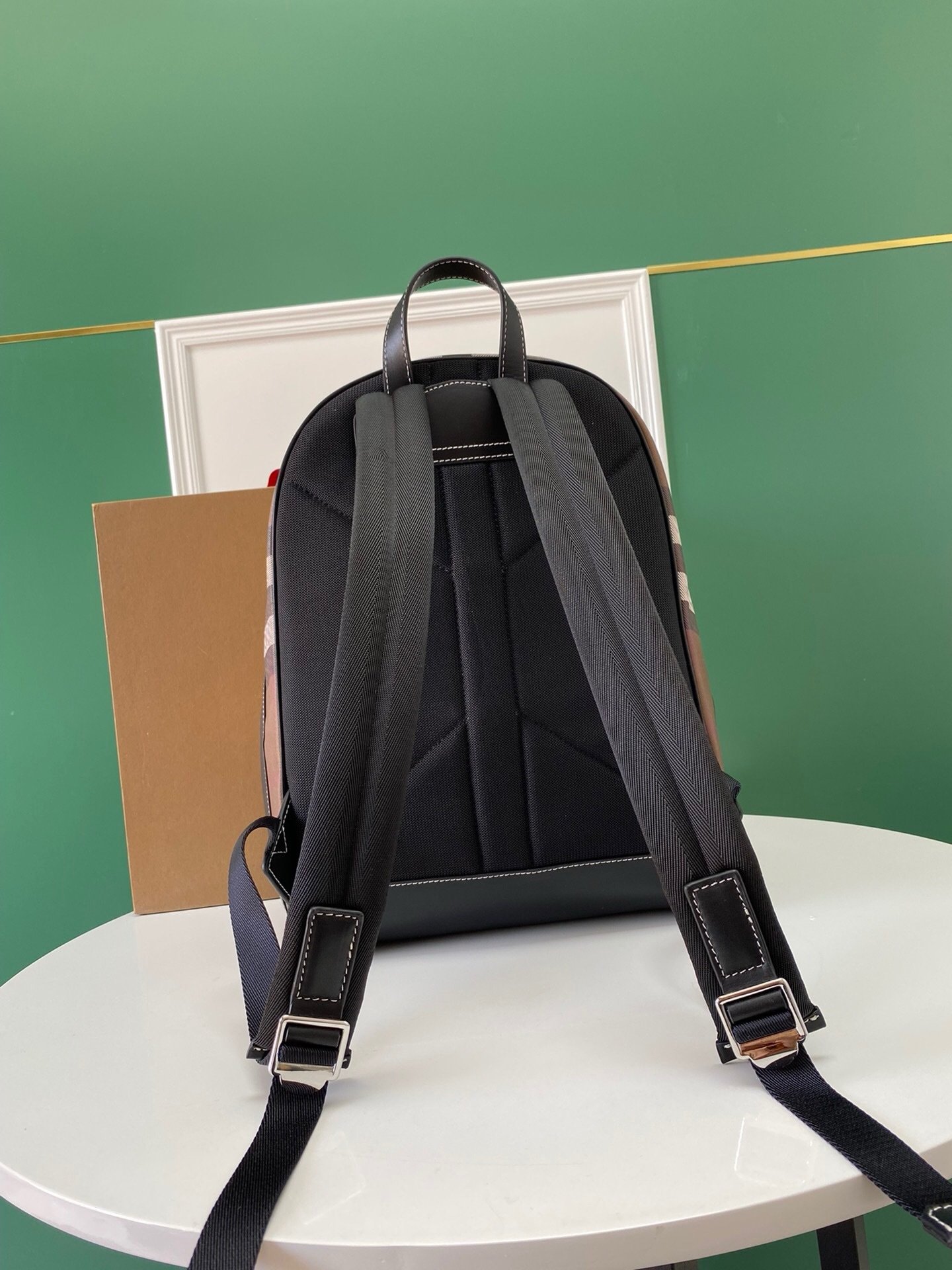 Louis Vuitton Christopher
Monogram Eclipse Reverse PM Gray Backpack - Afbeelding 8