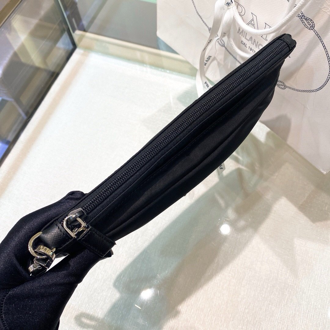 Prada Saffiano Leather Zipped Clutch - Afbeelding 5