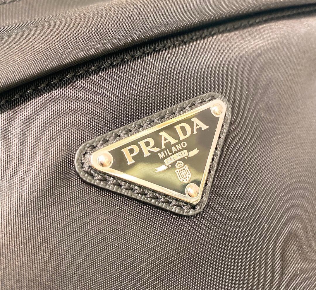 Prada Saffiano Leather Zipped Clutch - Afbeelding 6