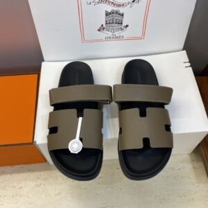 Alternative view of Hermes Chypre Sandal
Étoupe Calfskin and Epsom Calfskin