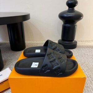 Alternative view of Louis Vuitton Waterfront Mule Bubble Monogram Black Slides