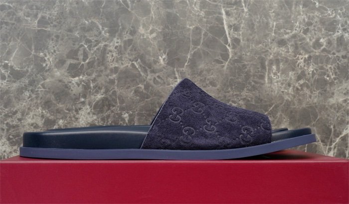 Gucci Engraved GG Monogram Slide Sandal Navy Blue Suede - Afbeelding 5