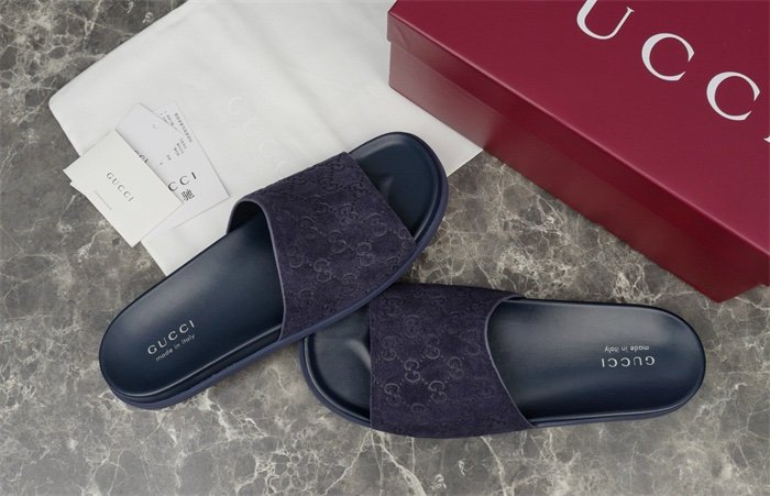 Gucci Engraved GG Monogram Slide Sandal Navy Blue Suede - Afbeelding 4