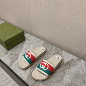 Alternative view of Gucci Interlocking G Green/Red White Slides